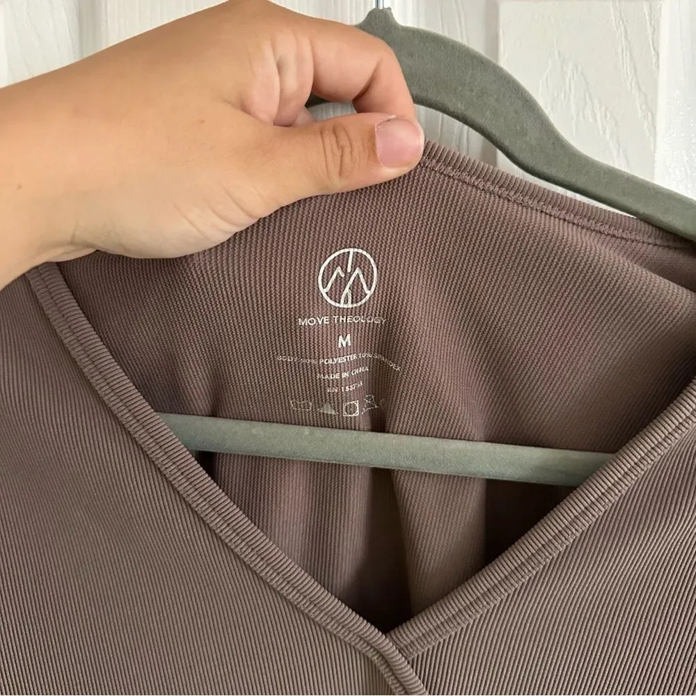 Move Theology Cropped Workout Top Size Medium